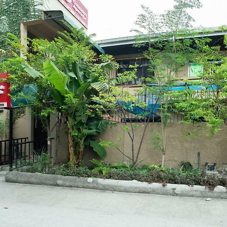 Conrado'S Apartelle Paranaque City Экстерьер фото