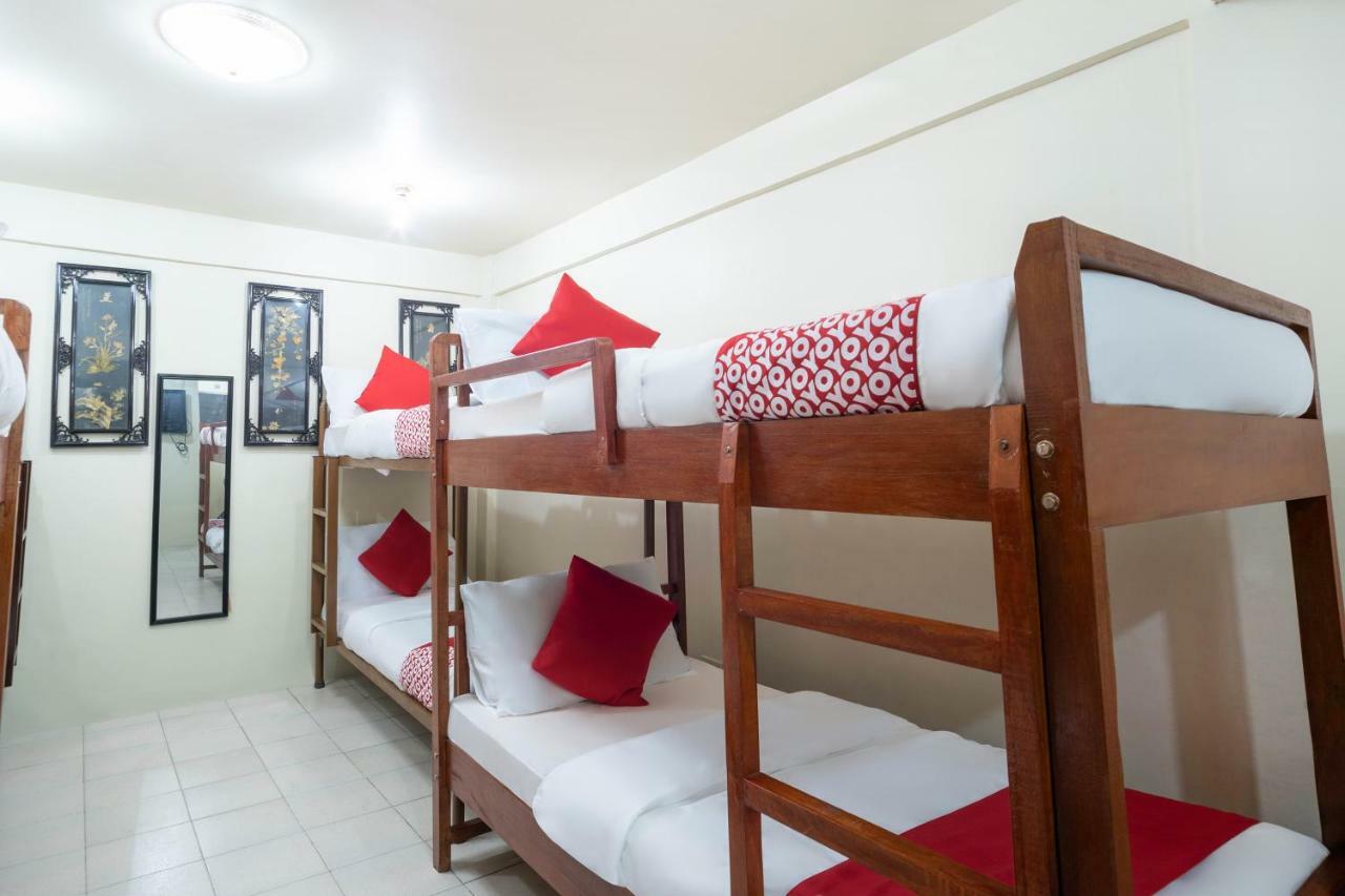 Conrado'S Apartelle Paranaque City Экстерьер фото