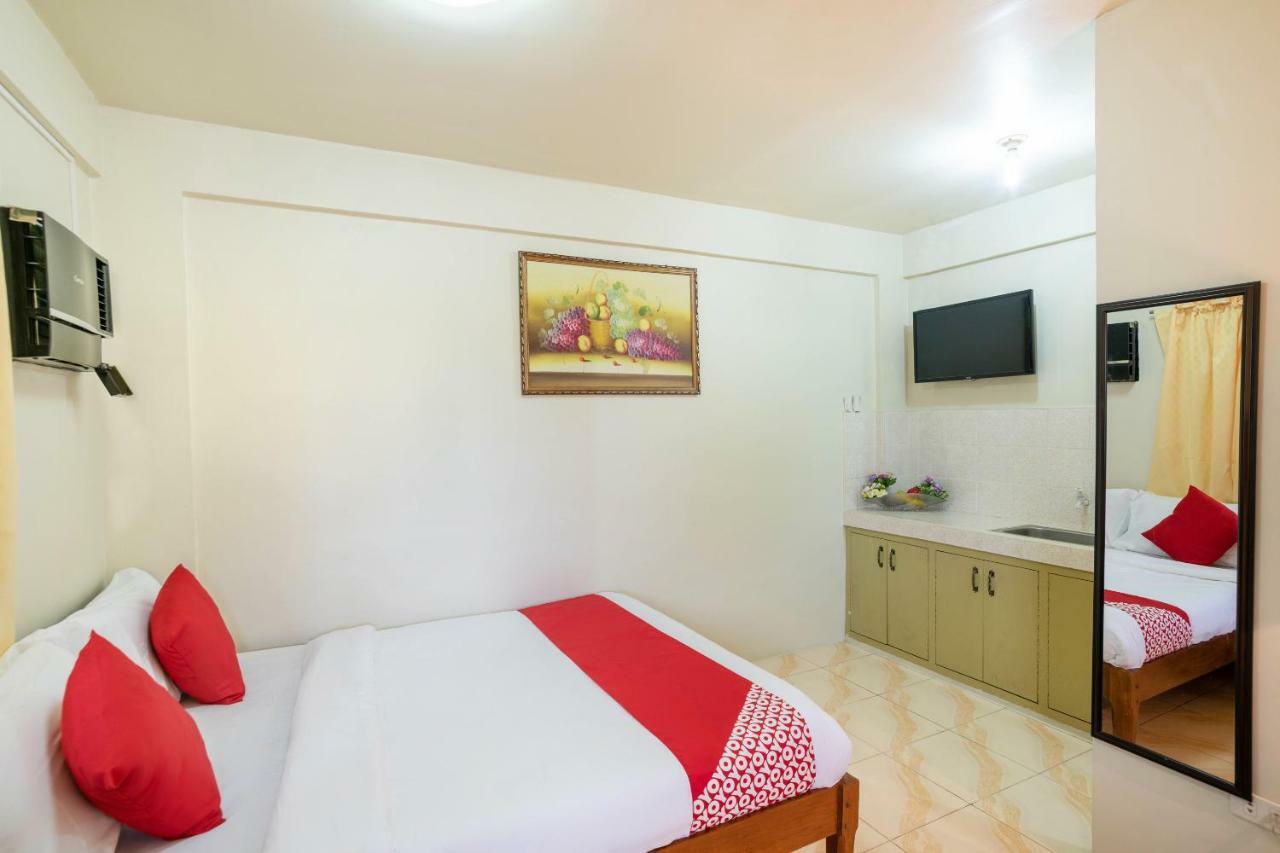 Conrado'S Apartelle Paranaque City Экстерьер фото