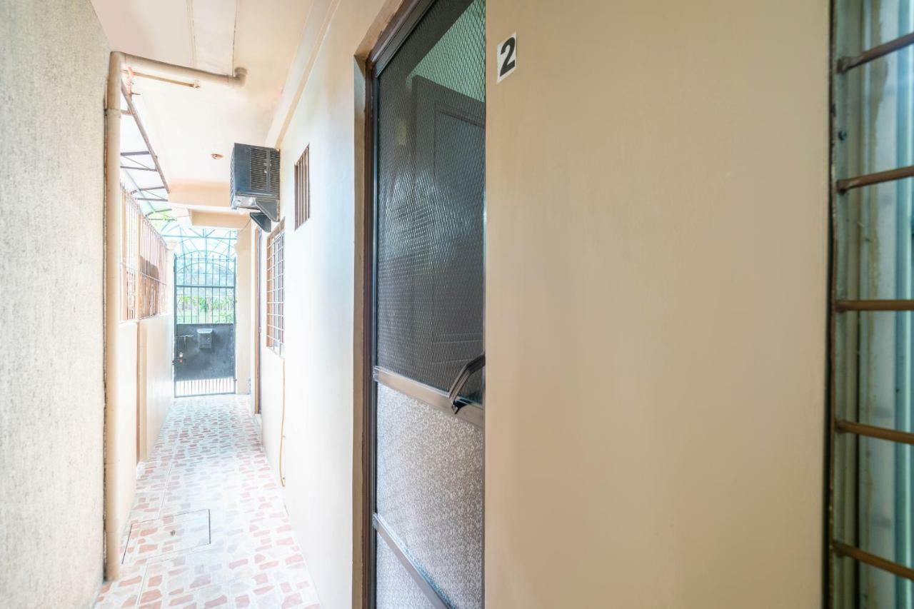 Conrado'S Apartelle Paranaque City Экстерьер фото