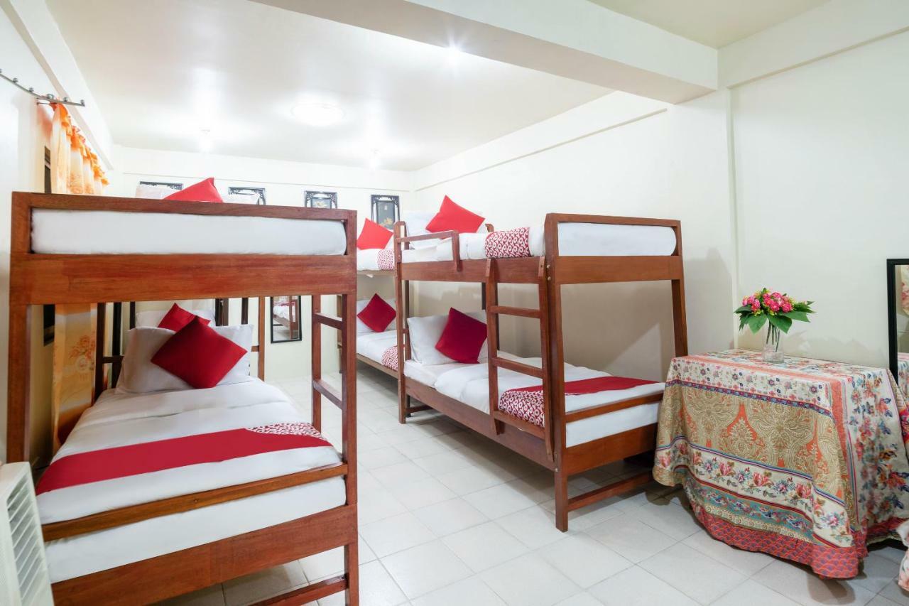 Conrado'S Apartelle Paranaque City Экстерьер фото